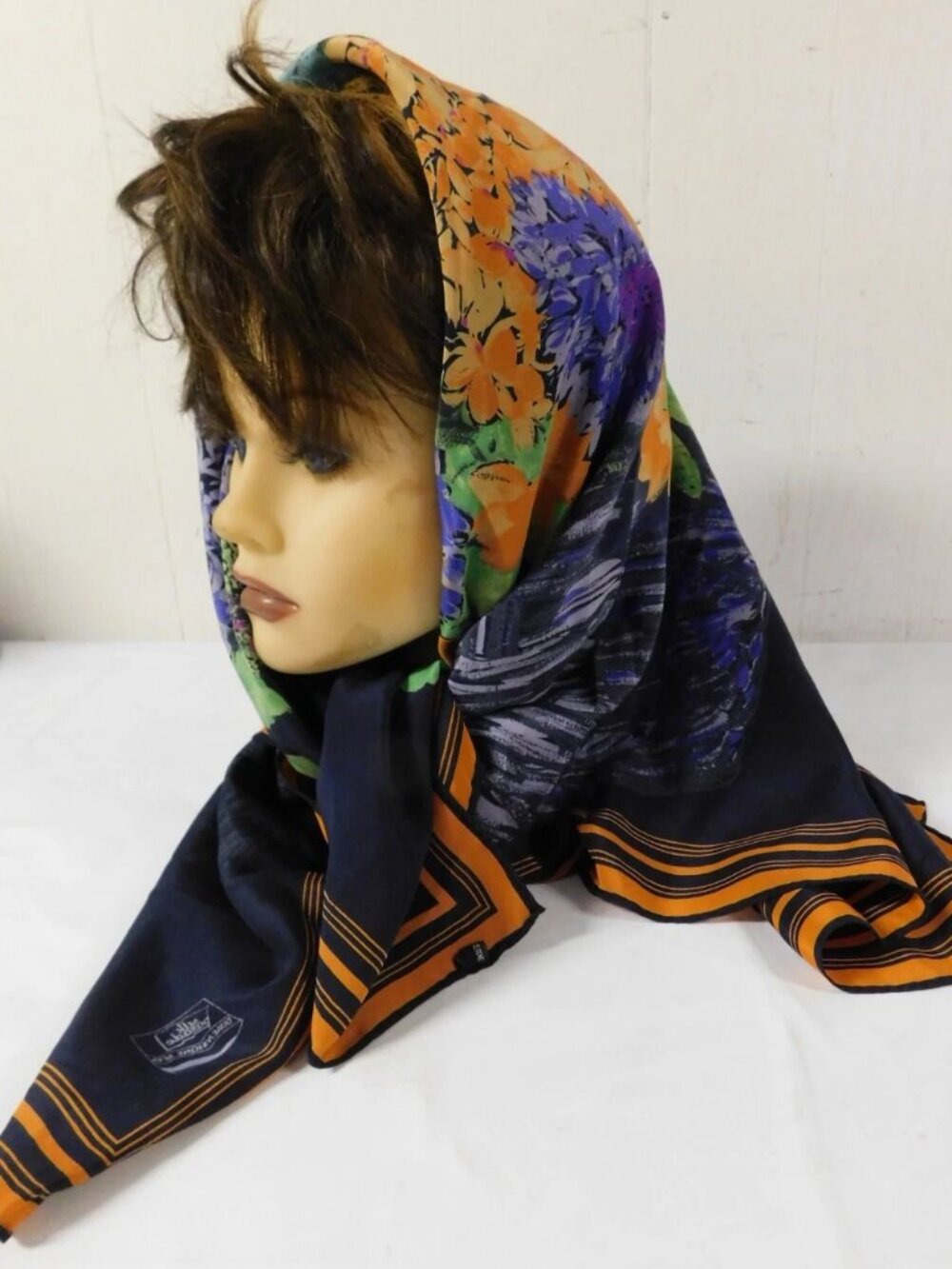 Vintage Silk Parade Dimensione Seta Basket of Flowers Scarf 34 " Square